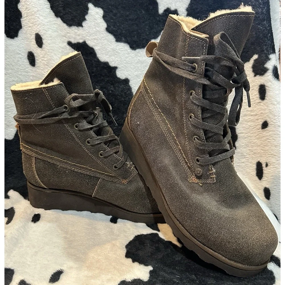 Bearpaw Women's Krista WIDE‎ Wedge Boots Size 10 - Chesnut Distressed